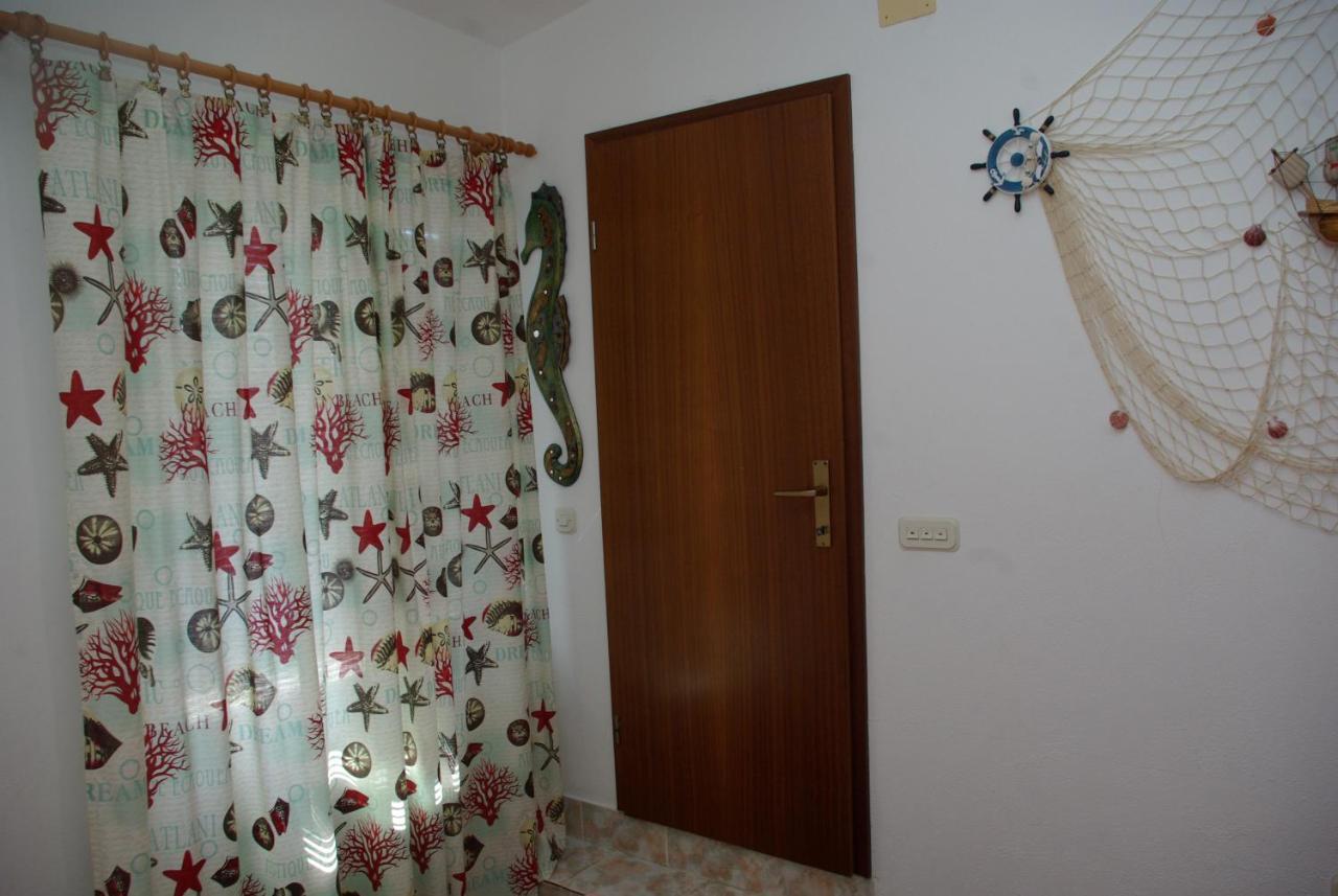 Rooms Tia Baška Voda Esterno foto