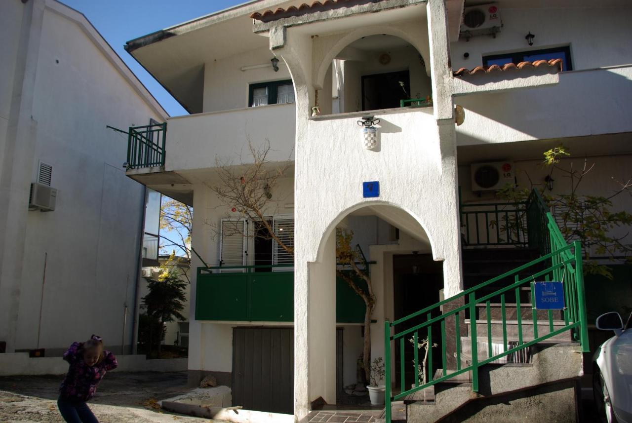 Rooms Tia Baška Voda Esterno foto